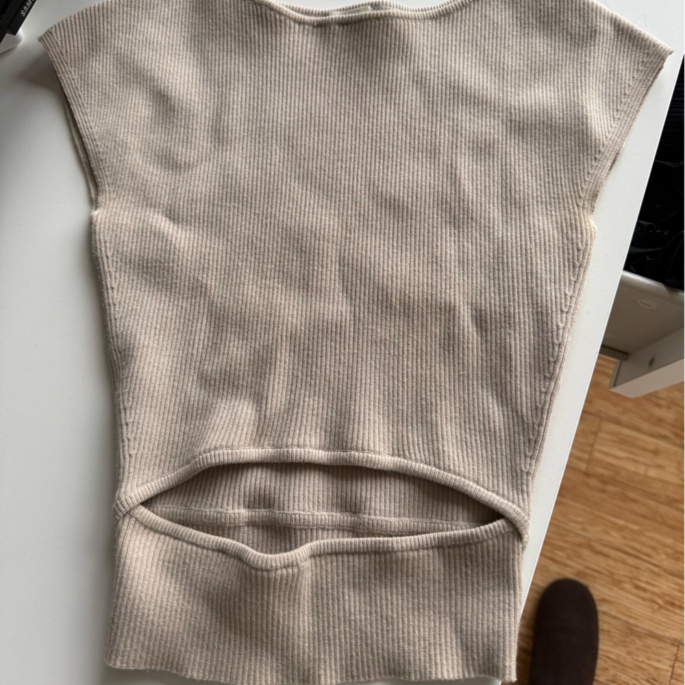 Wilfred Beige Ribbed Crop Top